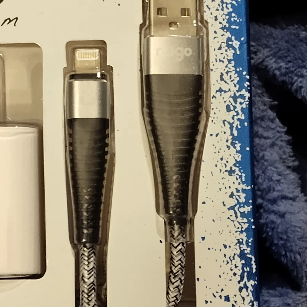 NEW! NUGO Fast Charge 6ft Apple & Android Charger